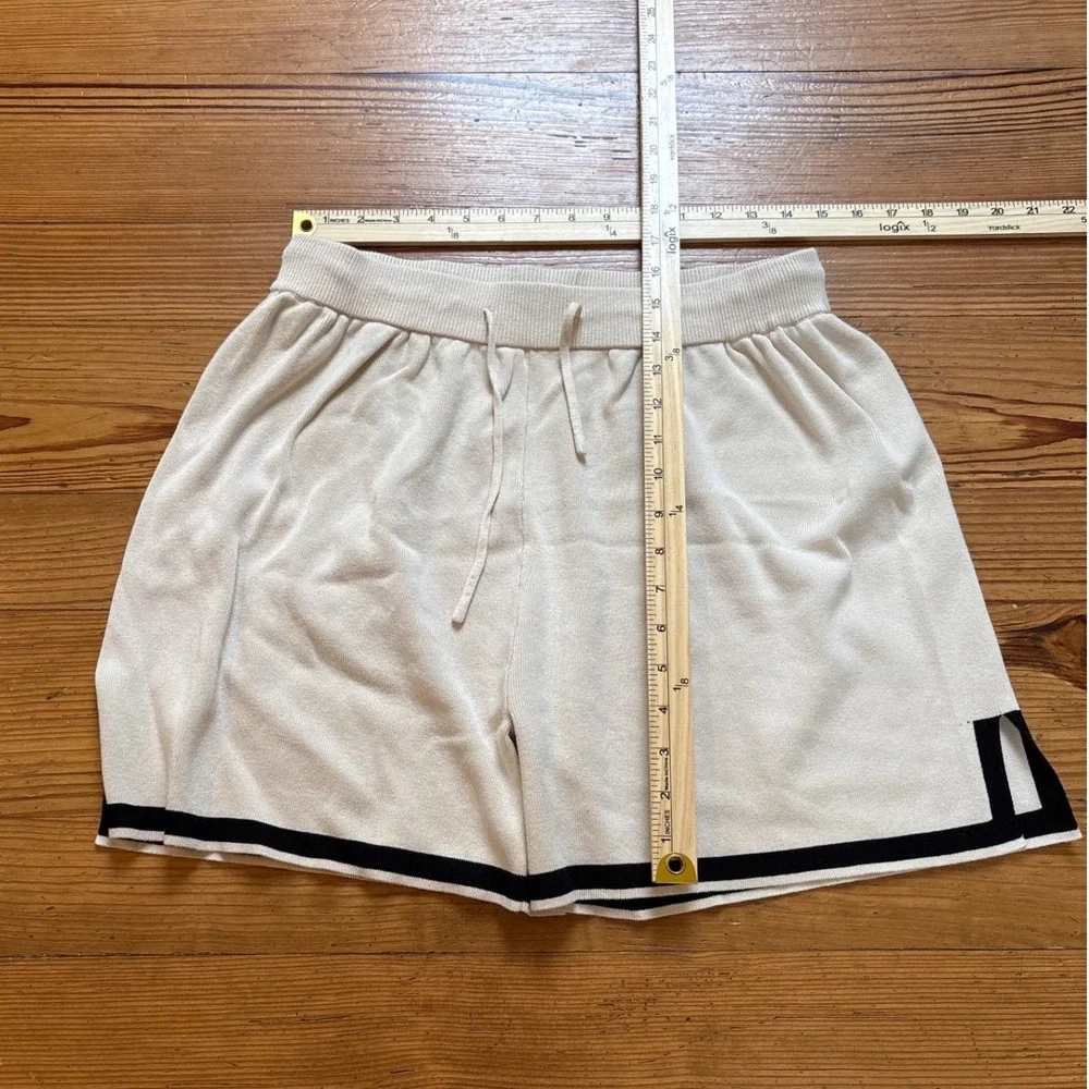 Knit‎ Shorts Women Cream Black Trim Sporty Preppy SIZE XL - Picture 3 of 5